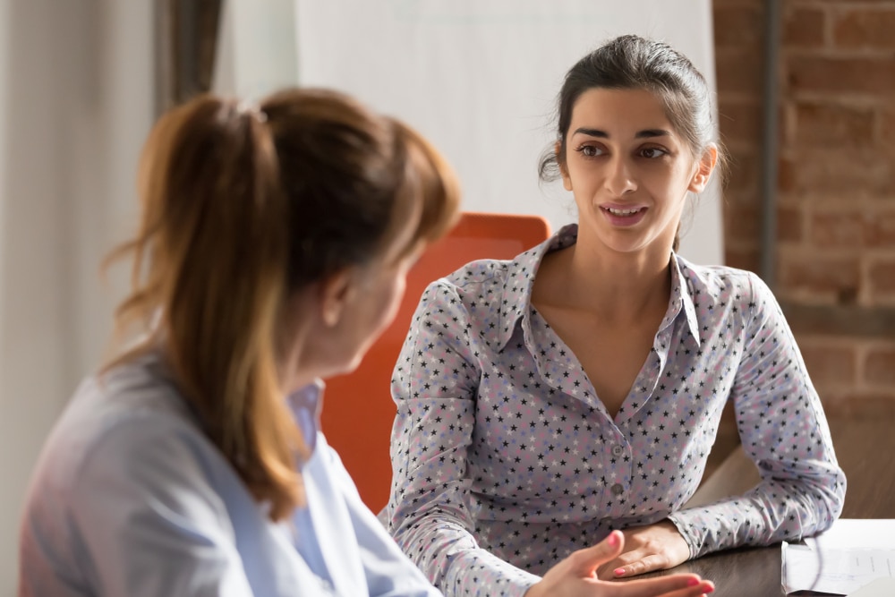 Business women talks to her colleague